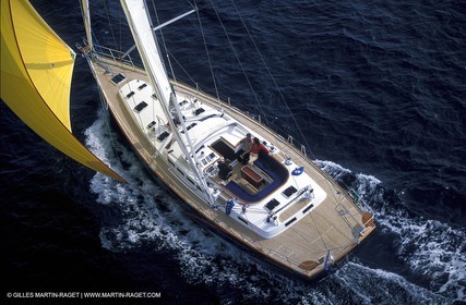 Crusing monohull sailing