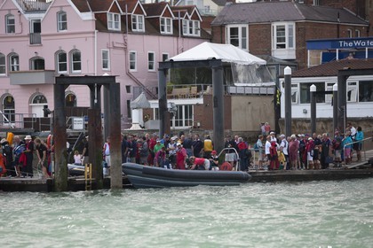 02 08 2010 - Cowes (UK, IOW) - The 1851 Cup -  BMW ORACLE Racing - Training Day.