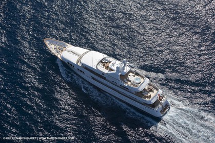28 07 2007 - St Jean Cap Ferrat - SuperYachts - Motor Yachts - Hampshire