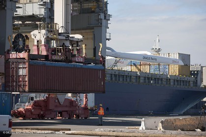 01 03 2011 - San Frnacisco (USA,CA) - Harbour operations - ship details - ship unloading - containers