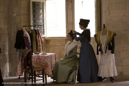 04 03 2007 - Arles - Queen of Arles and her assistants - winter costume trials