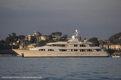 28 07 2007 - St Jean Cap Ferrat - SuperYachts - Motor Yachts - Hampshire
