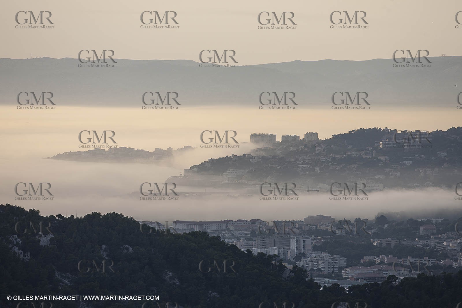 18 07 2012 -Marseille (FRA ) - Unusual foggy conditions