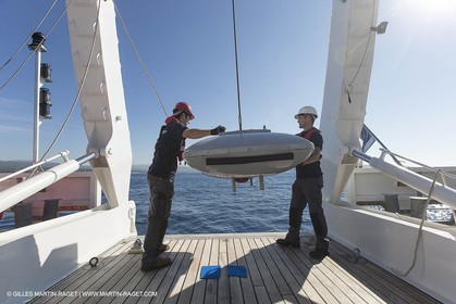 11 09 2014 - la Ciotat (FRA,13) - onboar Al Azzizi, oceanographic research ship buit by H2X boat yard, measure devices manipuation