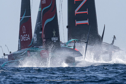 16 10 2024, Barcelona (ESP), Louis Vuitton 37th America's Cup, Final Match, Race Day 4, Race 6, INEOS reussit à s'achapper du contrôle établi par ETNZ peu avant le départ