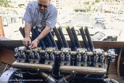motor boats, claissc runabouts, cefit or Sagitta at Trapani boatyard (Cassis, FRA,13)