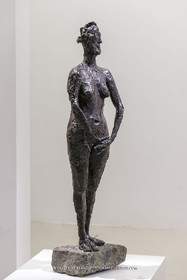 02 05 2023, Paris (FRA), oeuvre de Germaine Richier, Exposition Centre Pompidou 2023,  La Vierge Folle, 1946, Bronze patiné foncé sur socle en calcaire gris, Fondeur C.Valsuani, Paris, 133 x 38 x 24 cm, Kunstmuseum Basel, Bâle, Propriété de la Confédération suisse, Office fédéral de la Culture, Berne (déposé en prêt permanent au Kunstmiseum Basel), 1953