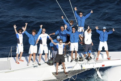 Samedi 5 septembre 2009 - Hyères (FRA, 83) - L'Hydroptère bat le record du monde de vitesse avec un run à 51,36 knts (sous réserve de ratification par le WSSRC)