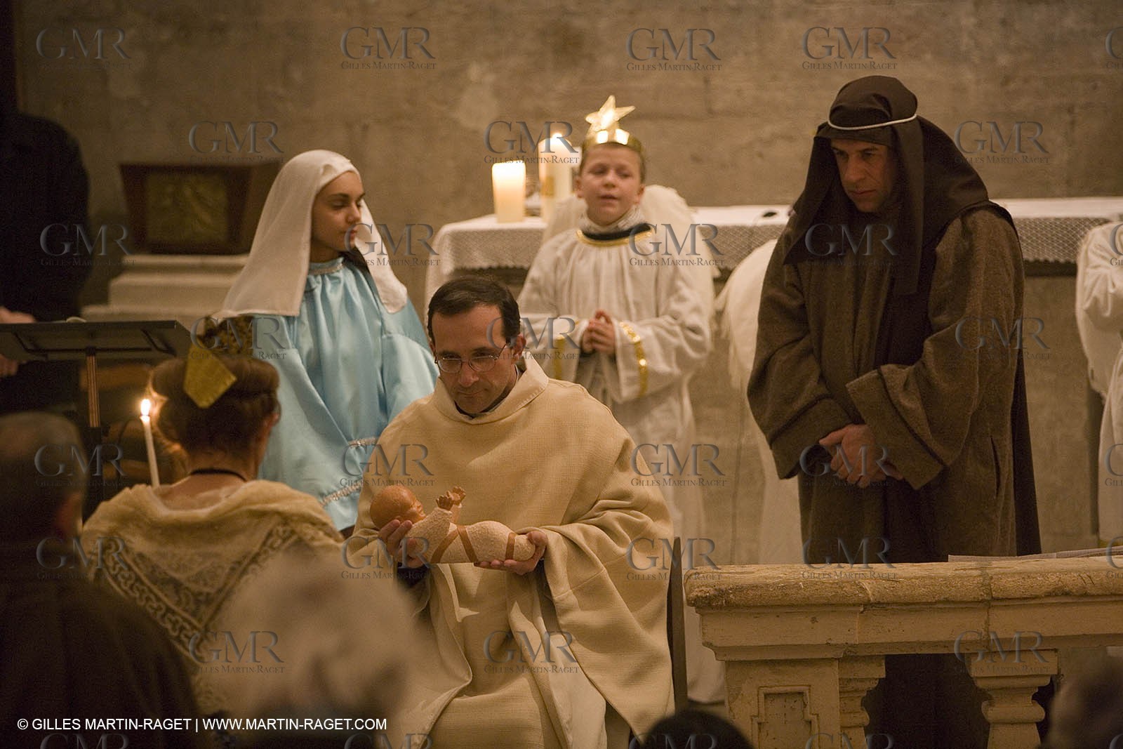 24 12 2006 - Les Baux de Provence - Christmas eve - Midnight mass with vivid crib and traditional procession in Saint Vincent Church.