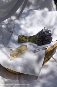 Vallon raget, nice household linen