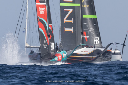 16 10 2024, Barcelona (ESP), Louis Vuitton 37th America's Cup, Final Match, Race Day 4, Race 6, INEOS reussit à s'achapper du contrôle établi par ETNZ peu avant le départ