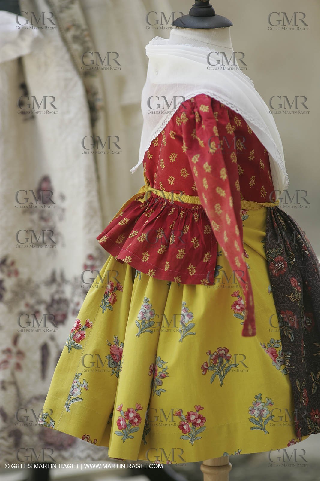 May 2004 - La Tour d'Aigues (FRA, 84) - Old costumes for women of the South exhibition
