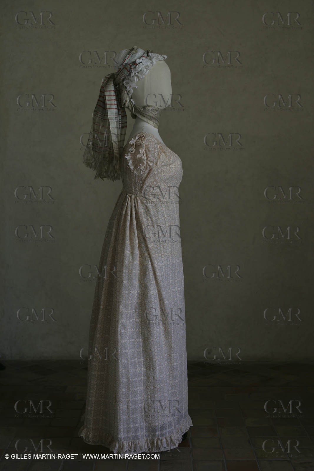 May 2004 - La Tour d'Aigues (FRA, 84) - Old costumes for women of the South exhibition