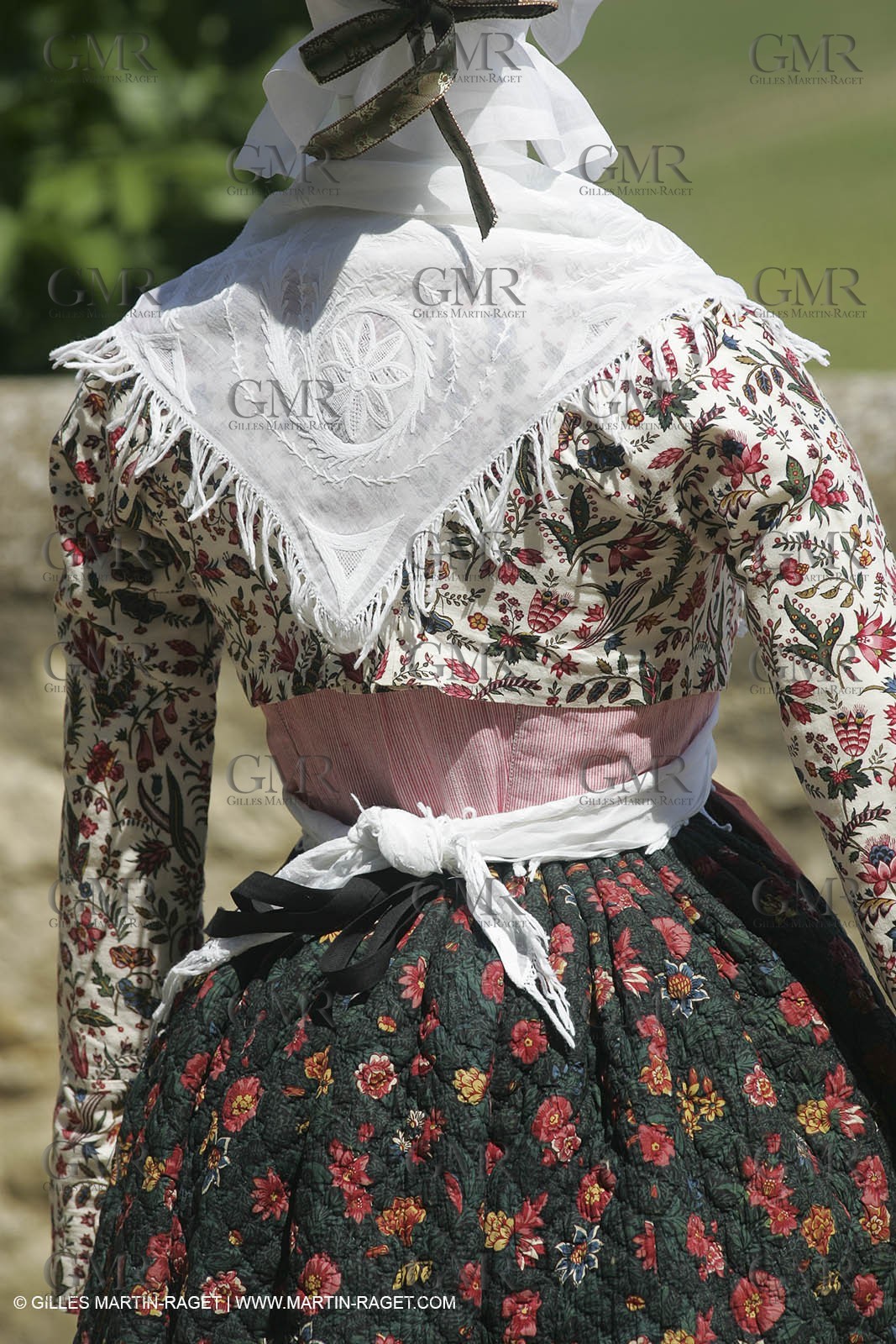 May 2004 - La Tour d'Aigues (FRA, 84) - Old costumes for women of the South exhibition