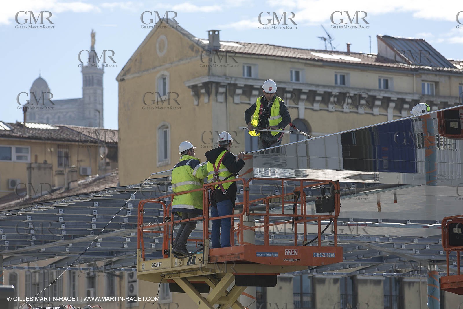 04 02 2013 - Marseille (FRA,13) - Vieux Port (historical port) refit - Works on the shadow maker