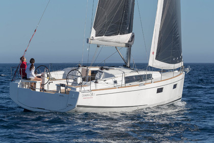 04 07 3017; Les EMbiez (FRA; 83) - Chantier Beneteau; Oceanis 38.1