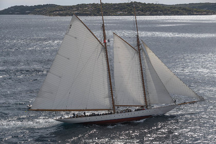 28 09 2022? Saint-Tropez,(FRA,83), Les Voiles de Saint-Tropez 2022 Régate N° 2 poup les modernes, navigation libre pour les grandes goélettes