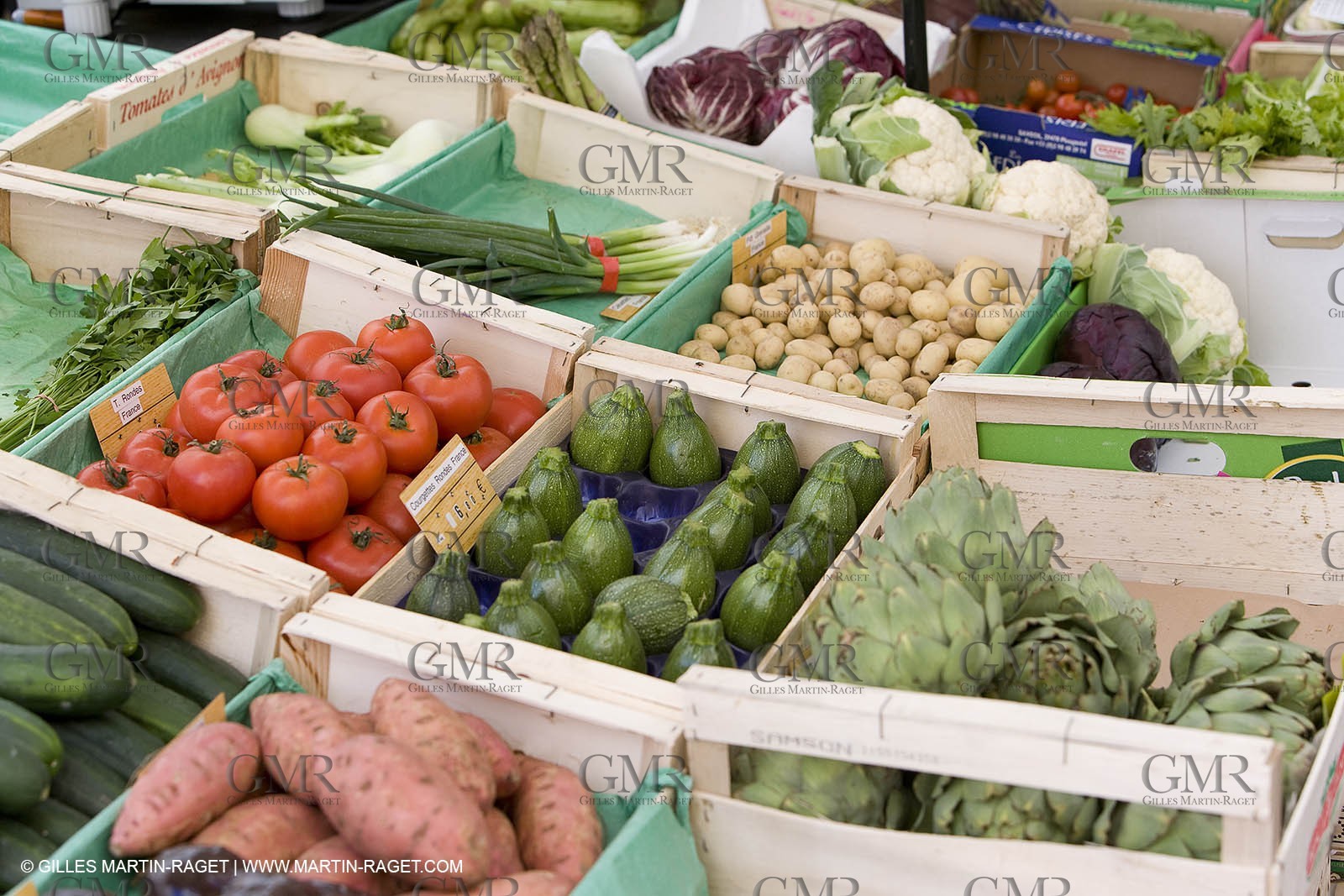 06 09 2007 - Saint Tropez (FRA, 83) - Superyachts - Motoryachts - Mangusta 92 Triple Fun in Saint Tropez - - Shopping in Saint Tropez