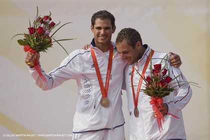 18 08 2008 - Qingdao (CHN) - Jeux Olympiques 2008 - Jour 10 - Medal race - Nicolas Charbonnier Olivier Bausset médaille de bronze
