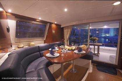 MotorYacht - Inside - Decks