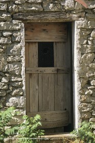 France, Provence, Villages du Luberon, détails, vieilles pierres, portes, toitures