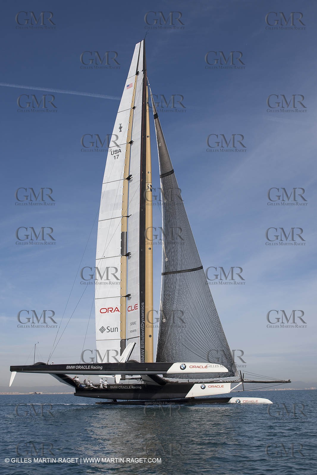 19 01 2010 - Valencia (ESP) - 33rd America's Cup - BMW ORACLE Racing - Boat preparation