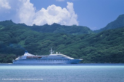 Paquebots, liners, cruise ships