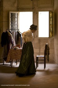 04 03 2007 - Arles - Queen of Arles and her assistants - winter costume trials