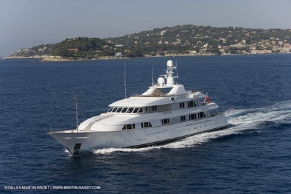 28 07 2007 - St Jean Cap Ferrat - SuperYachts - Motor Yachts - Hampshire