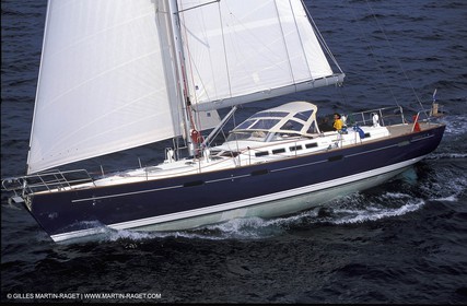 Crusing monohull sailing