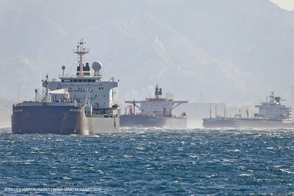 25 10 2010 - Marseille (FRA,13) - Navires au mouillage en raison d'un grève du personnel portuaire