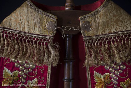 04 02 2013 - Marseille(FRA,13), Notre Dame de la Garde, Vêtements liturgiques