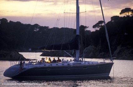 Monocoque de croisiere au mouillage