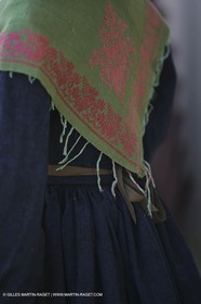 Mai 2004 - La Tour d'Aigues (FRA, 84) Costumes anciens pour l'exposition Femmes du Midi