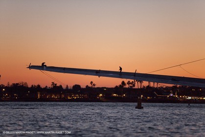 12 11 2009 - San Diego (USA, CA) - 33rd America's Cup - BMW ORACLE Racing - Wing trials, Day 2