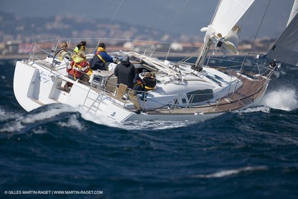 Crusing monohull sailing