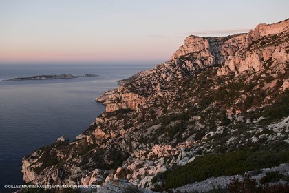 Décembre 2009 - Marseille (FRA) - Les Calanques - Massif de la Melette depuis le col de Cortiou