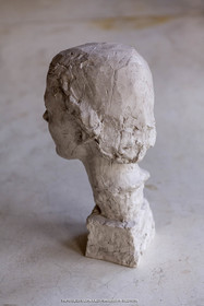 20 07 2020, St Rémy de Provence (FRA,13), Oeuvre de Germaine Richier, Buste n° 15 1933 ou 1934, plâtre de tirage, collection particulière