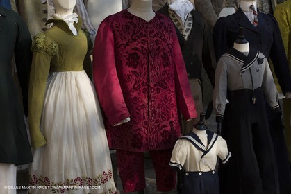 31 10 2013 - Ansouis (FRA,84) - Chateau d'Ansouis - Costumes de l'exposition Habits d'hommes