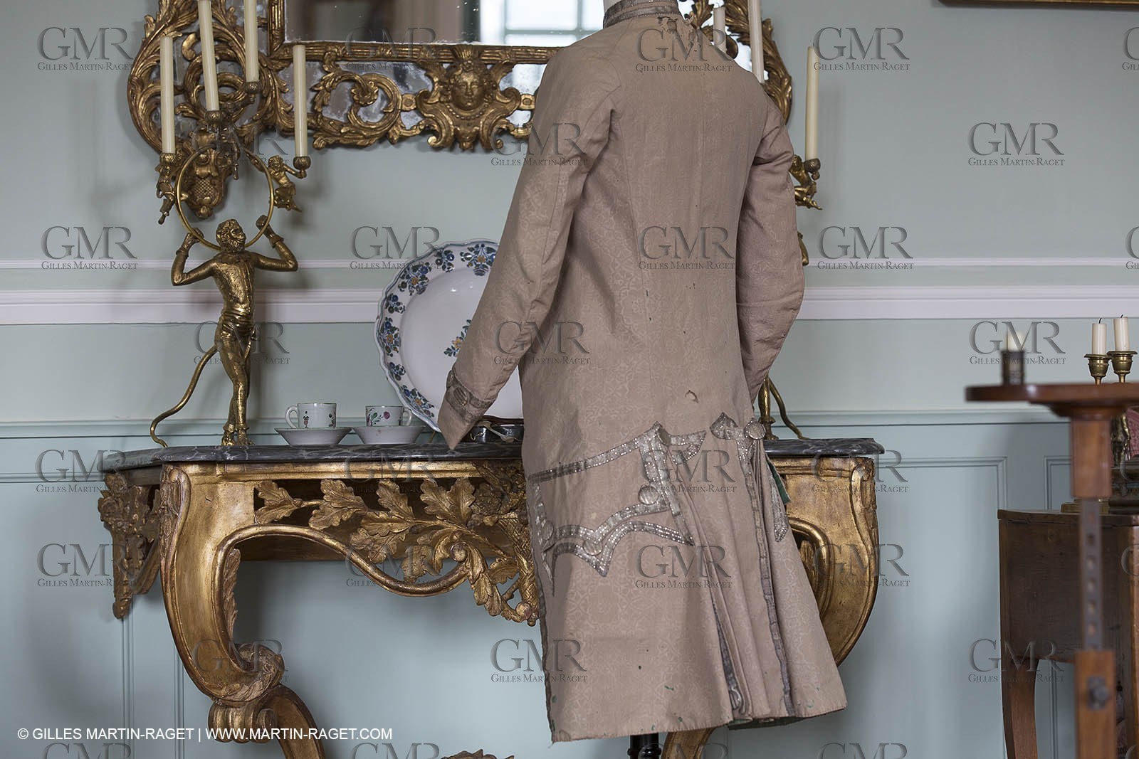 31 10 2013 - Ansouis (FRA,84) - Ansouis castle - Costumes of the exhibit Men costumes