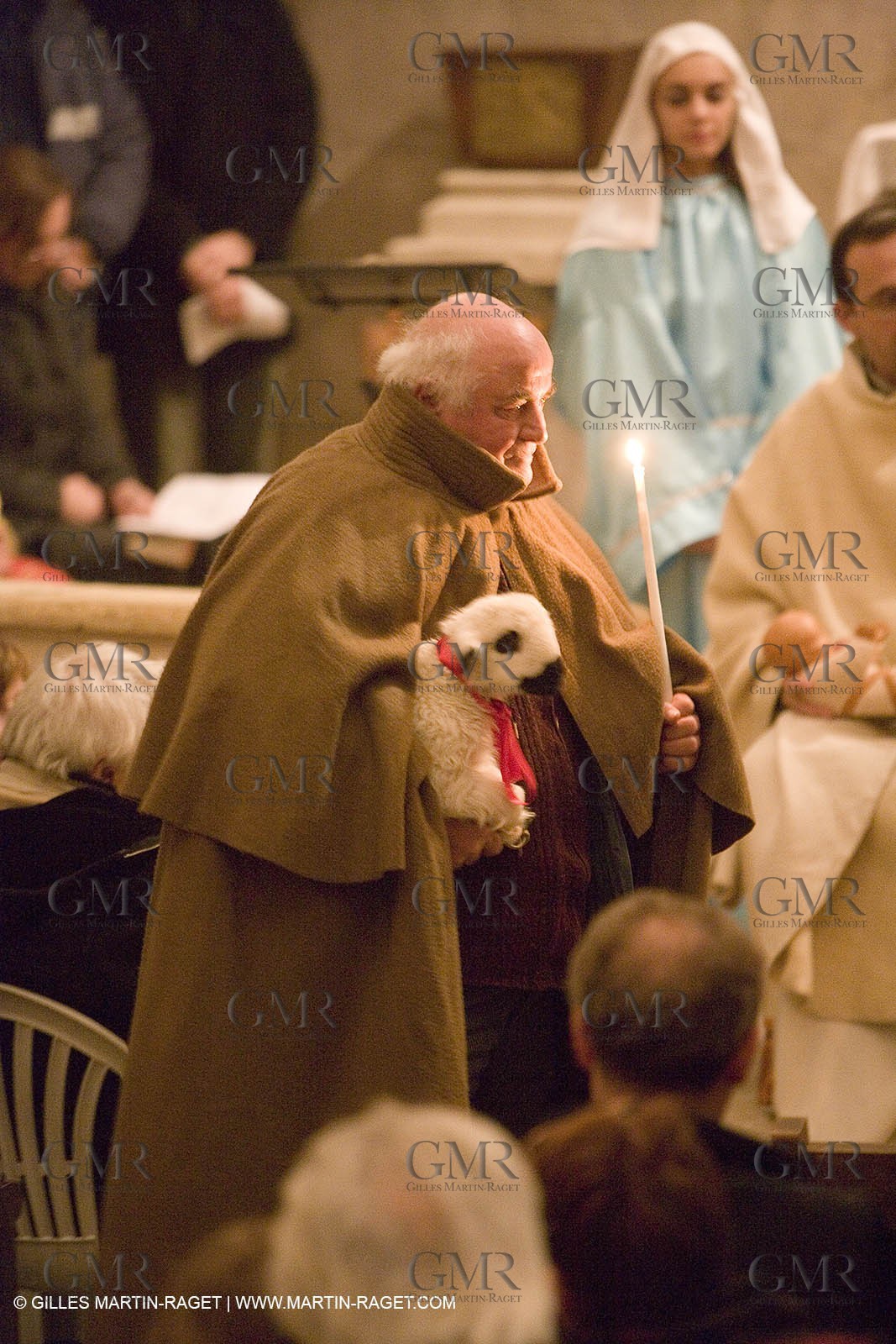24 12 2006 - Les Baux de Provence - Christmas eve - Midnight mass with vivid crib and traditional procession in Saint Vincent Church.