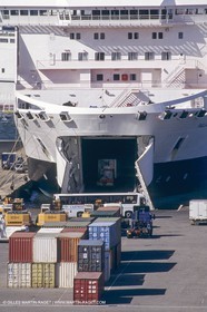 Monde maritime, opérations porturaires, ports, manoeuvres, marine world, harbour operations, maritime shipping,