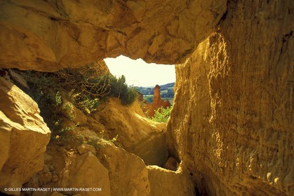 France, Provence, Luberon, Carrières d'ocre près d'Apt, ocher stone pit near Apt