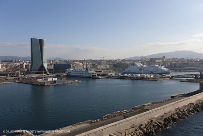 14 01 2012 - Marseille (FRA,13) - Compagnie La Méridionale - le Piana devant Marseille et les Calanques