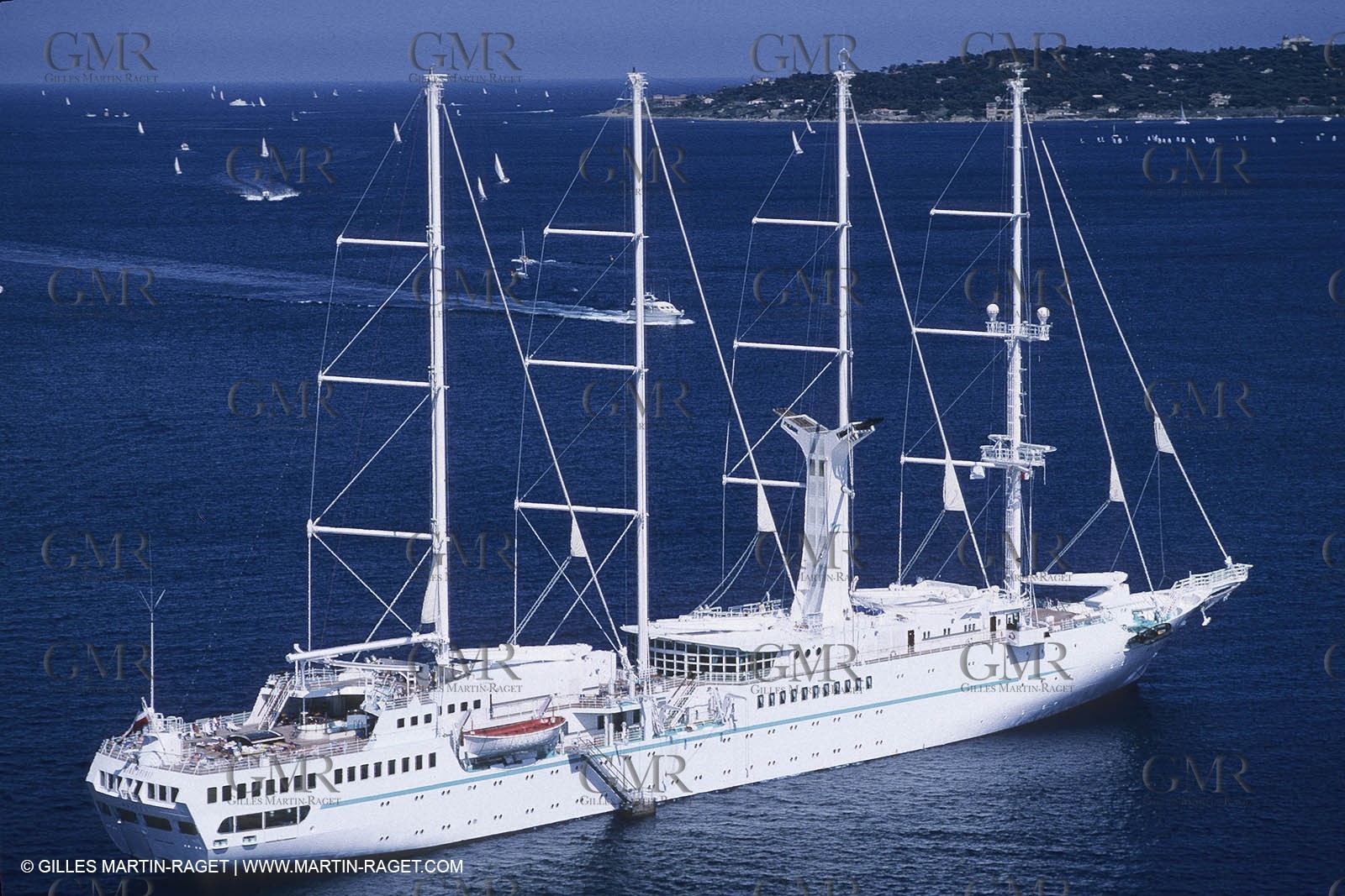 Paquebots, liners, cruise ships