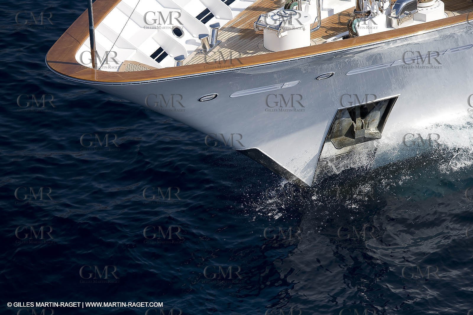 28 07 2007 - St Jean Cap Ferrat - SuperYachts - Motor Yachts - Hampshire