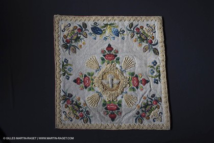 04 02 2013 - Marseille(FRA,13), Notre Dame de la Garde, Vêtements liturgiques