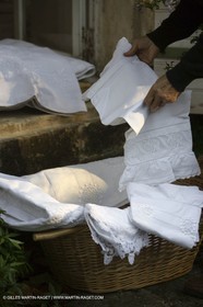 Vallon raget, nice household linen