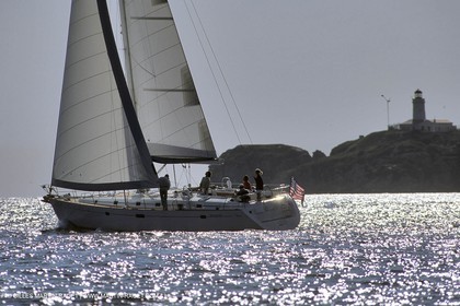 Crusing monohull sailing