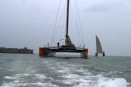 Orange II - 2004 Jules Verne Trophy - Broken bow - Lorient repairs